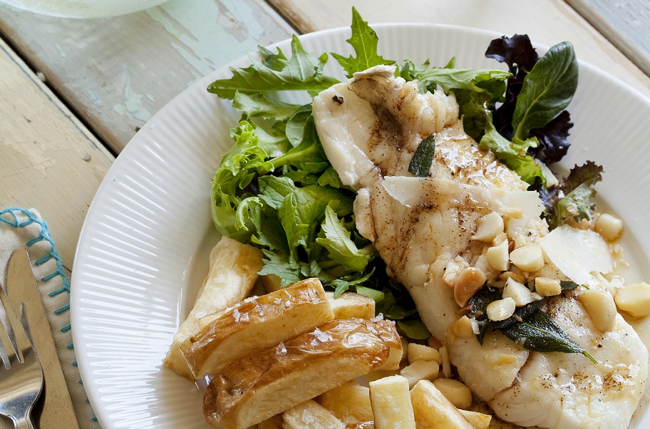 Fisch-Filet als Hauptspeise mit Macadamia Nüssen | Australian ...