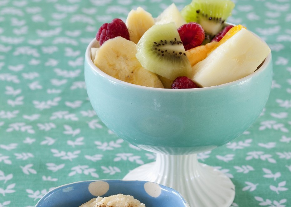 Sommerlicher Obstsalat mit Macadamia-Crème