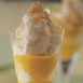 Macadamia-Pralinen-Parfait mit Mango-Soße