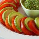Tomaten-Avocado-Salat mit Macadamia-Koriander-Dressing