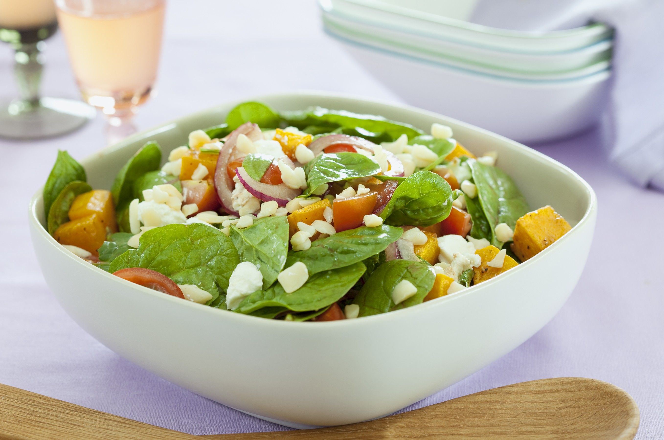 Macadamia Salat mit gebackenem Kürbis und Ziegenkäse | Australian ...