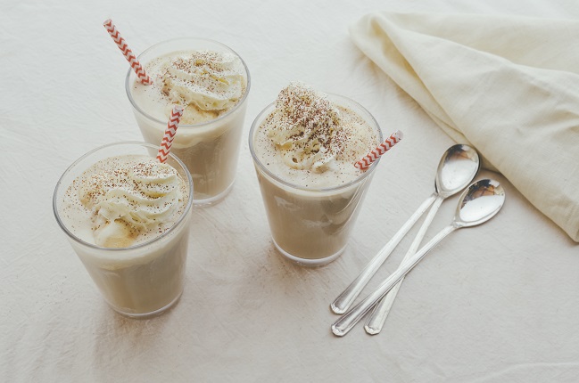 Eiskaffee mit Macadamia-Milch