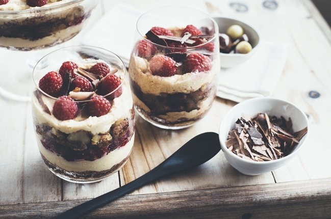 Schokoladig-fruchtiges Tiramisu mit knusprigen Macadamias