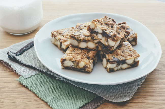 Fruchtige Macadamia Riegel mit Datteln