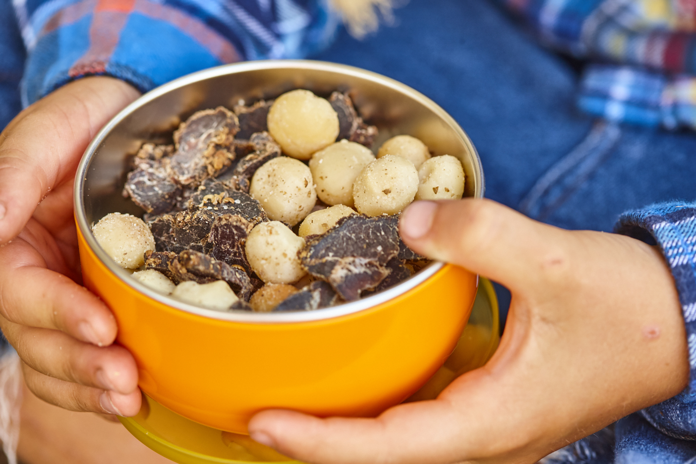 Getrocknetes Rindfleisch mit gesalzene Koriander-Macadamias