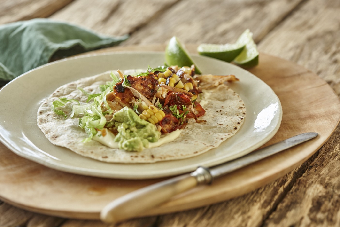 Geröstete Paprika und Macadamia-Chili-Hühnchen-Tacos