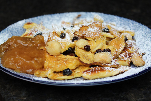 Kaiserschmarrn Rezept: fluffige Süßspeise in 10 Minuten