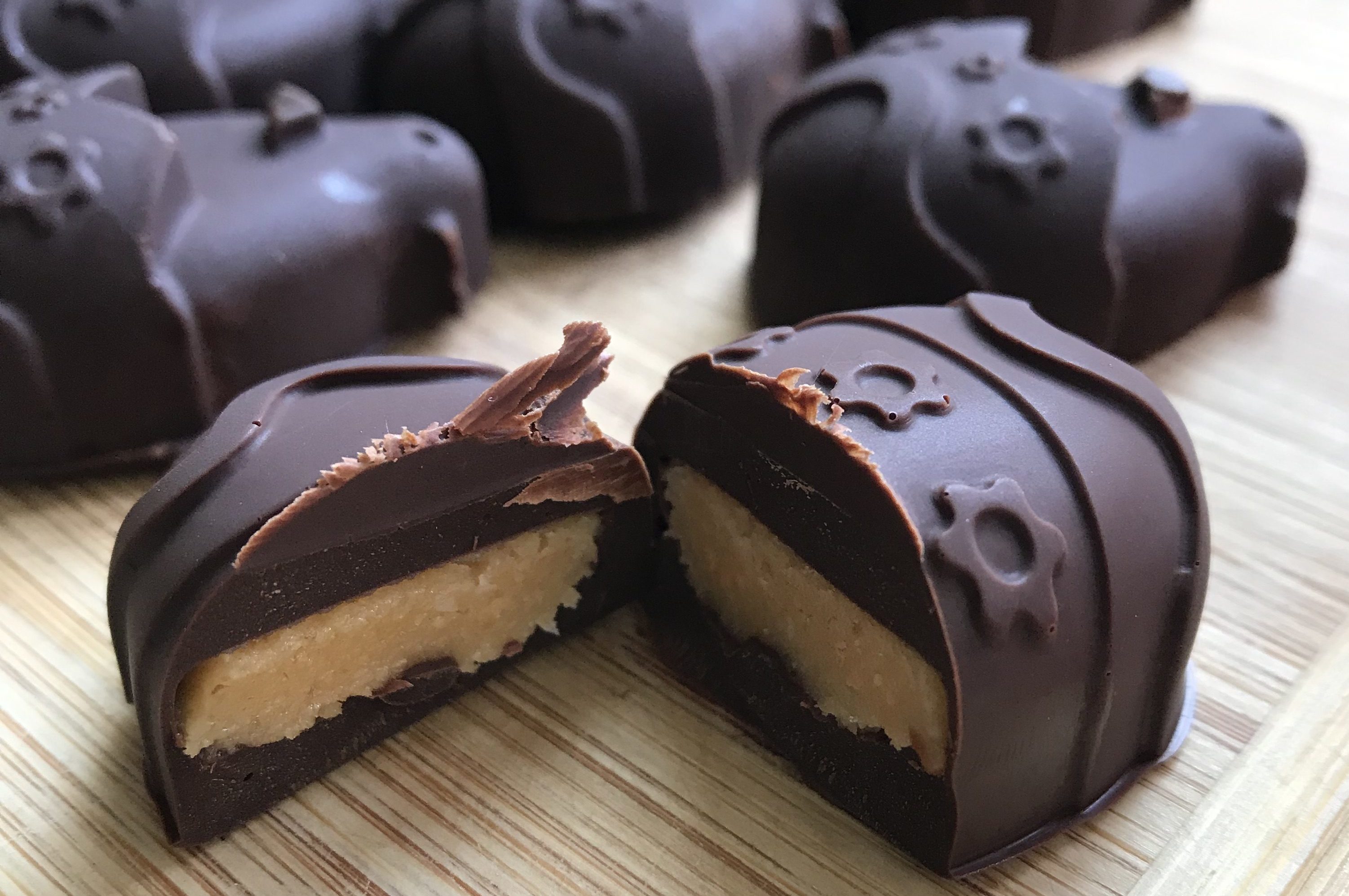 Schokopralinen gefüllt mit Macadamia Butter - Australian Macadamias ...